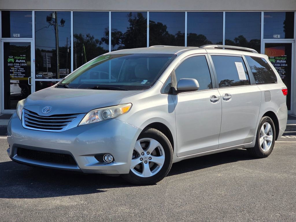 Used 2015 Toyota Sienna LE image 2