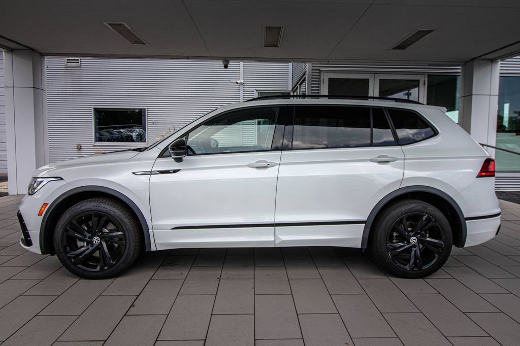 Certified 2023 Volkswagen Tiguan SE R-Line FWD image 11