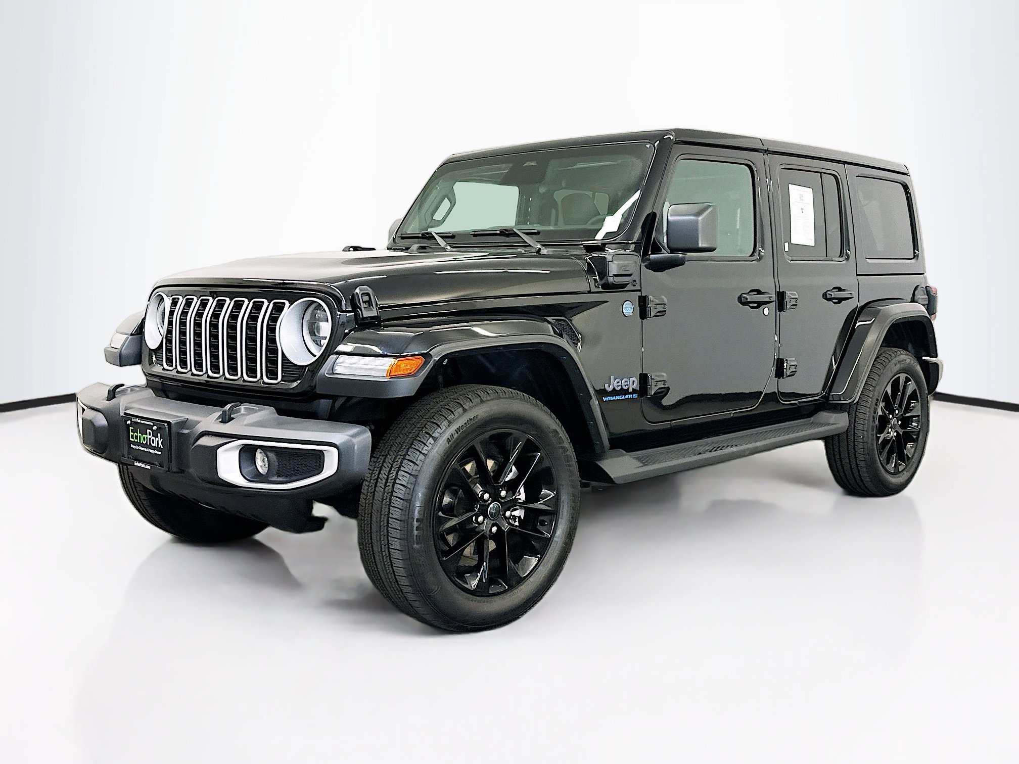 Used 2025 Jeep Wrangler Unlimited Sahara AWD/4WD image 3