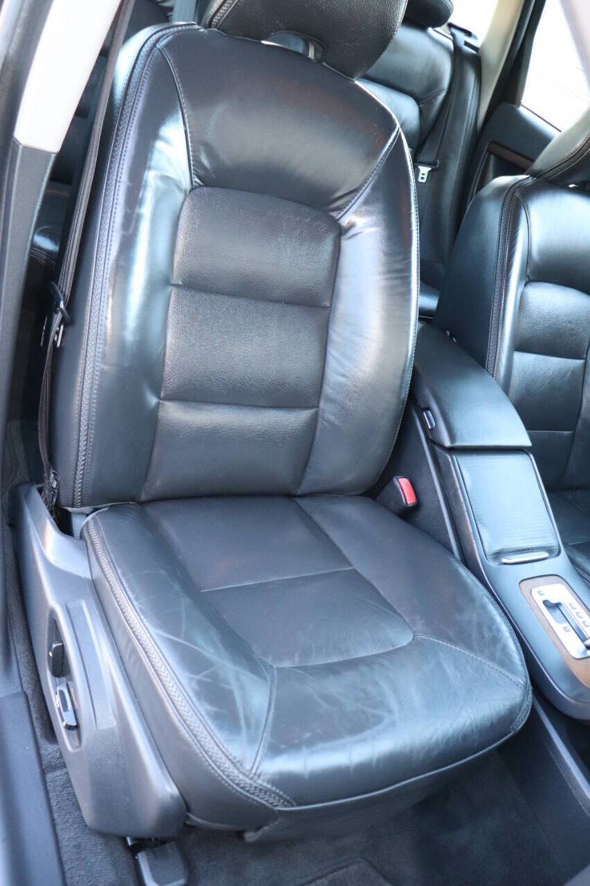 Used 2010 Volvo XC70 3.2 image 40