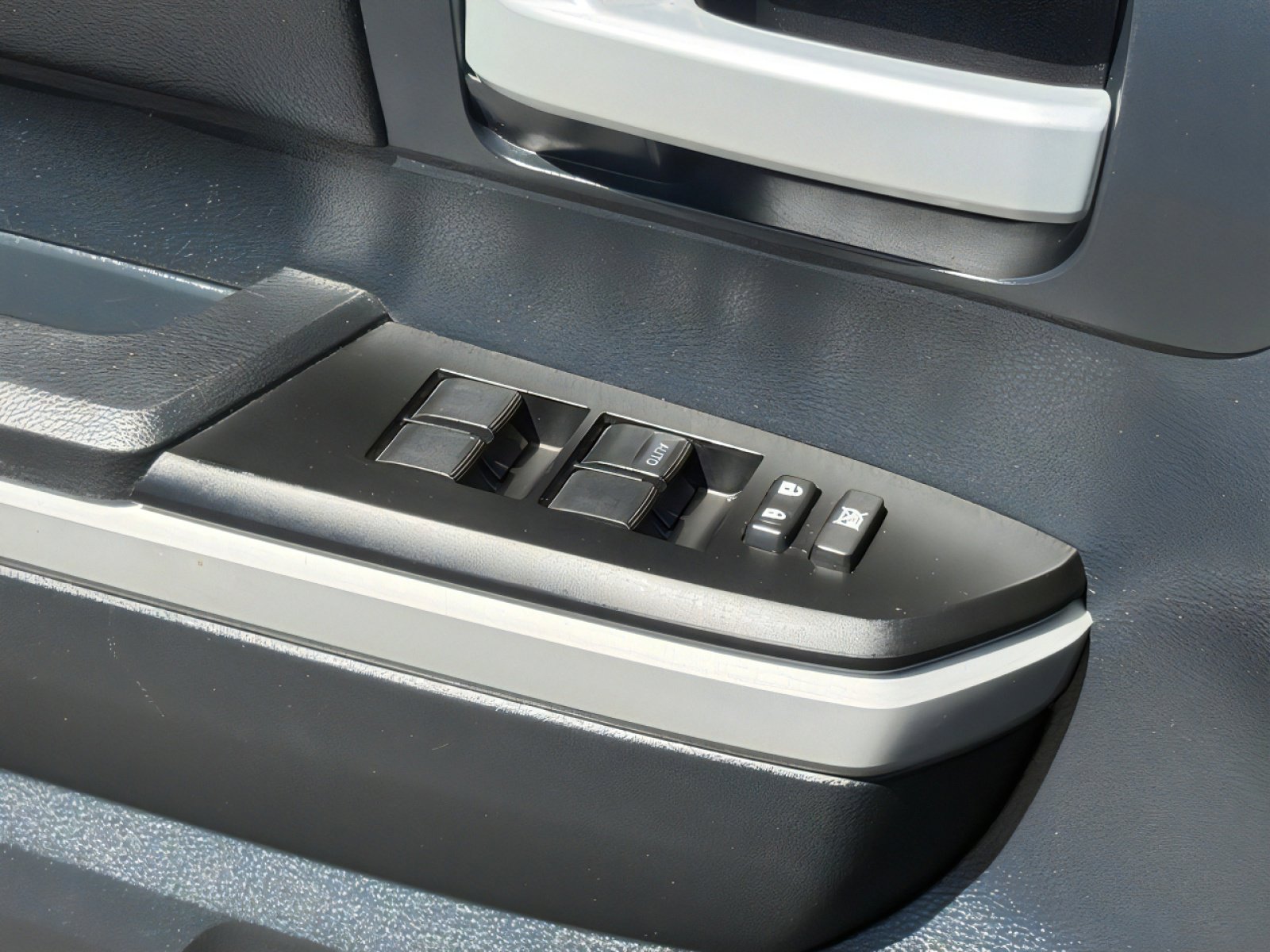 Used 2019 Toyota Tundra SR5 w/ TRD Off Road Package image 24