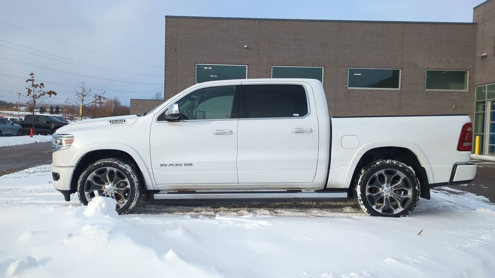 Used 2022 RAM 1500 Limited w/ Body-Colour Bumper Group image 3