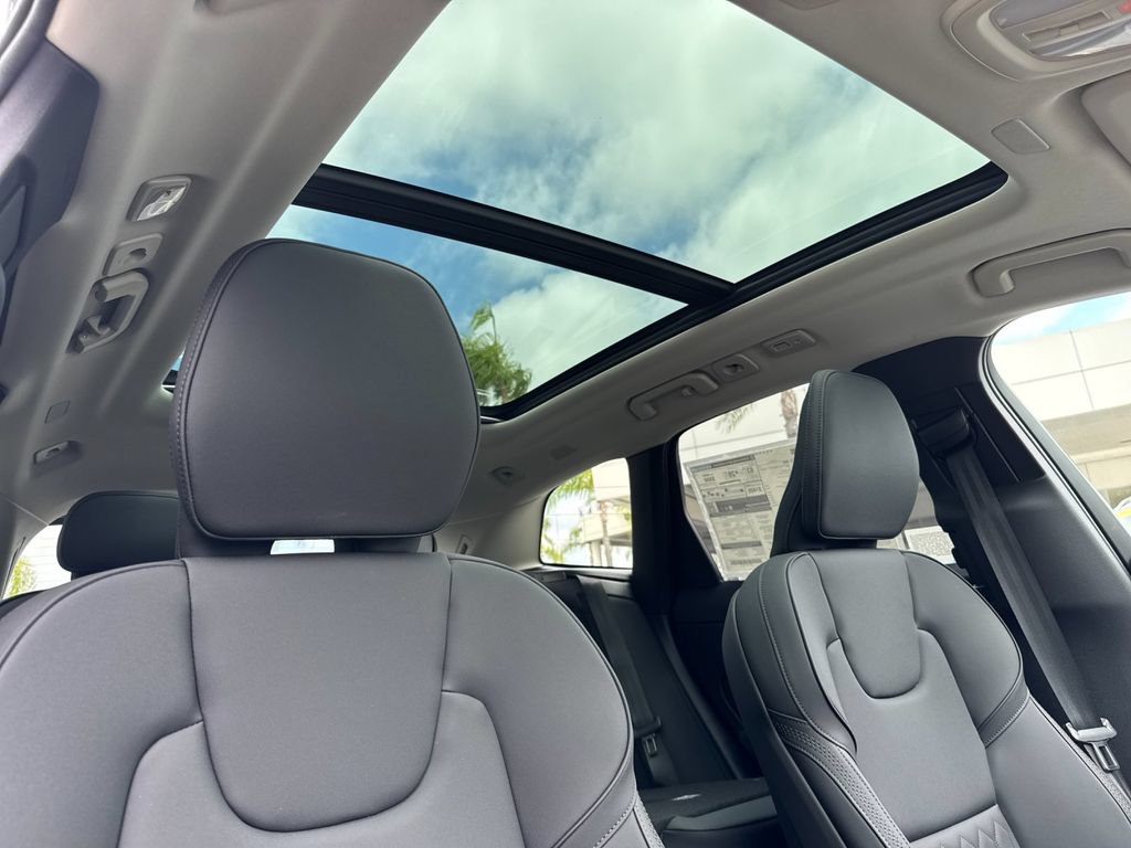New 2026 Volvo XC60 T8 Plus w/ Climate Package PRO AWD/4WD image 16