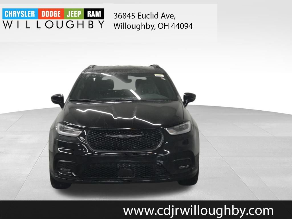 New 2026 Chrysler Pacifica Select w/ S Appearance Package image 2