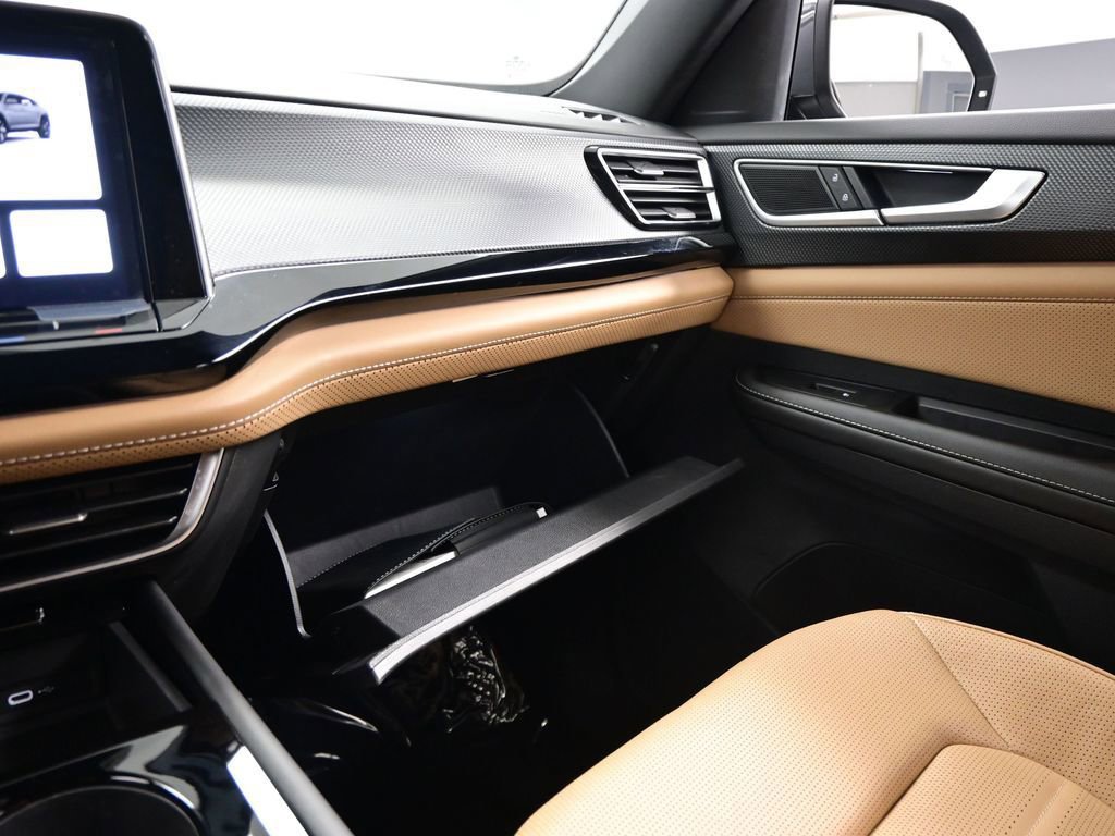 Used 2024 Volkswagen Atlas Cross Sport SEL R-Line image 27