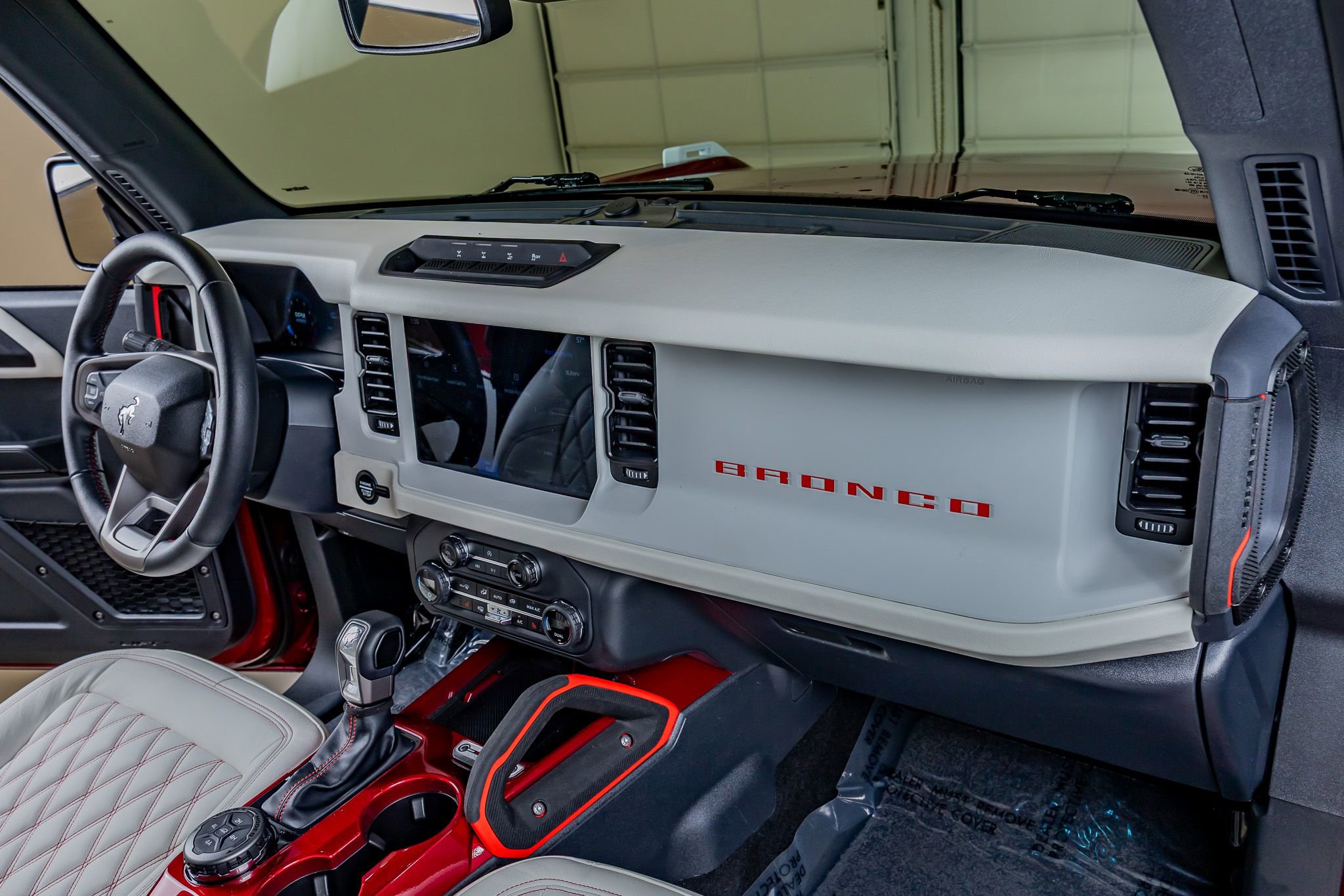 Used 2025 Ford Bronco Heritage Edition AWD/4WD image 18
