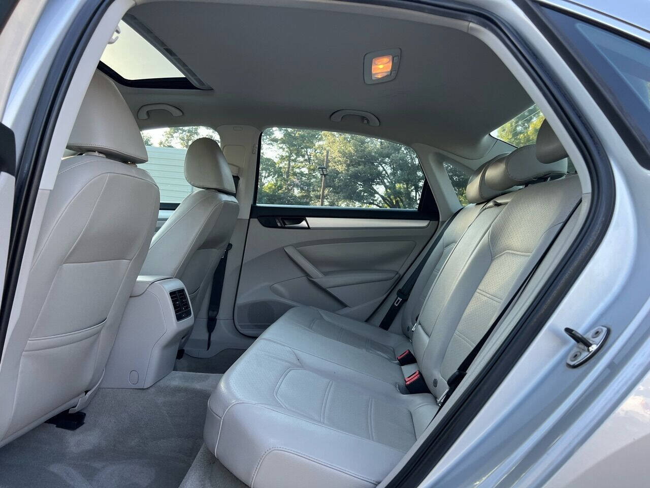 Used 2013 Volkswagen Passat TDI SE FWD image 16