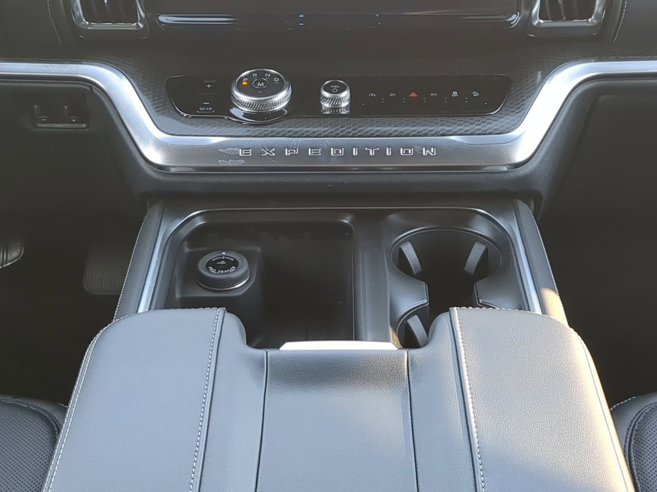 New 2026 Ford Expedition Platinum w/ Stealth Performance Package image 17