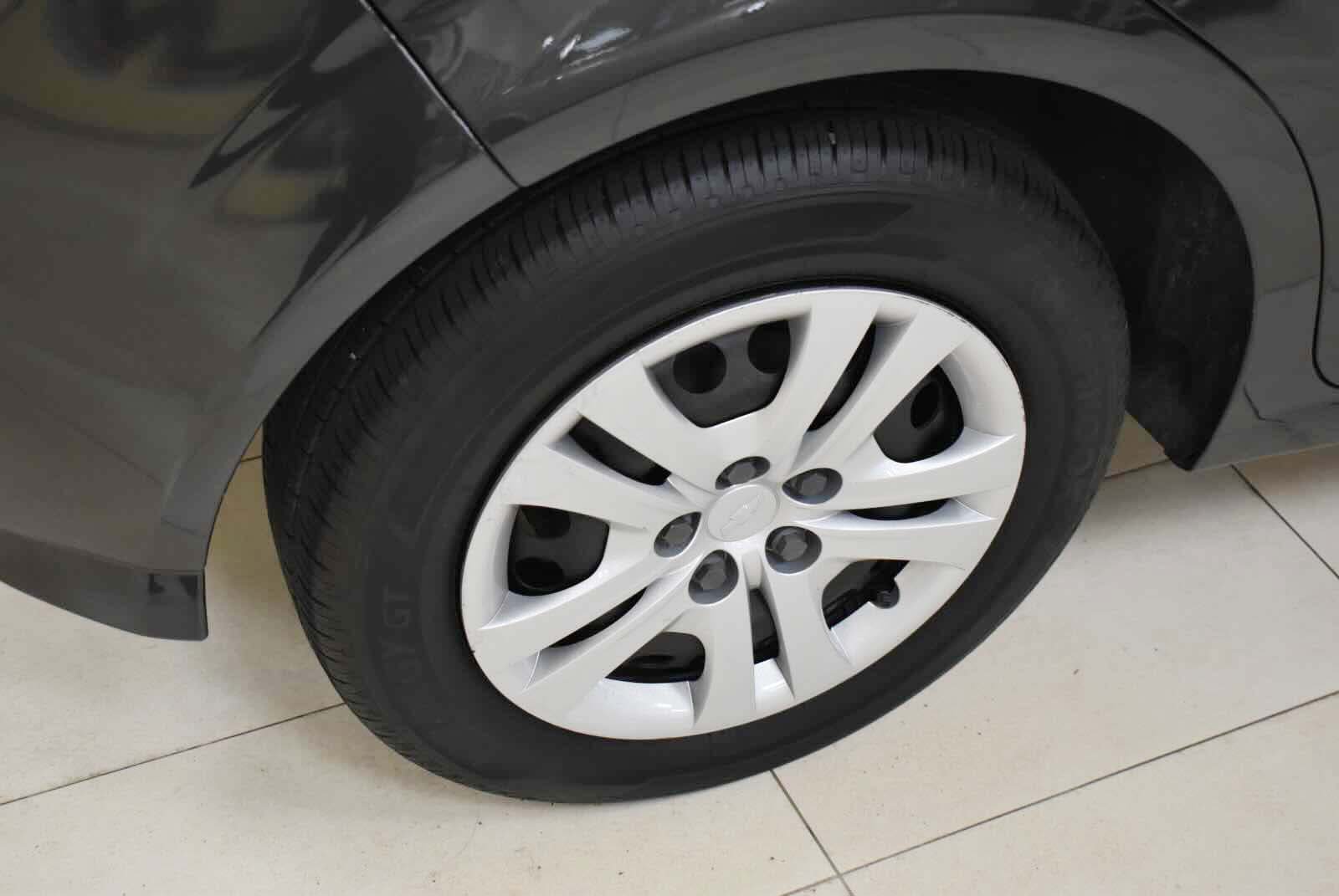 Used 2019 Chevrolet Sonic LT FWD image 35