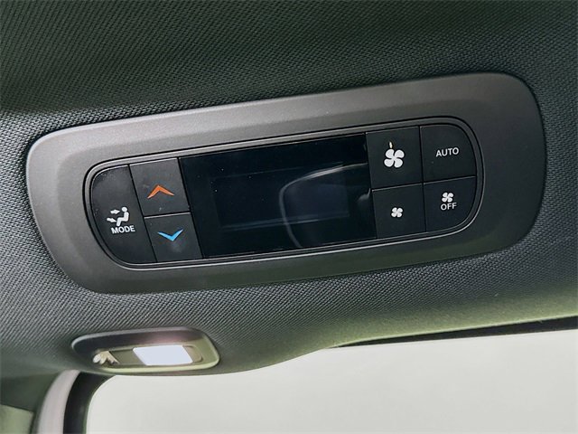 Used 2025 Chrysler Pacifica Premium image 25