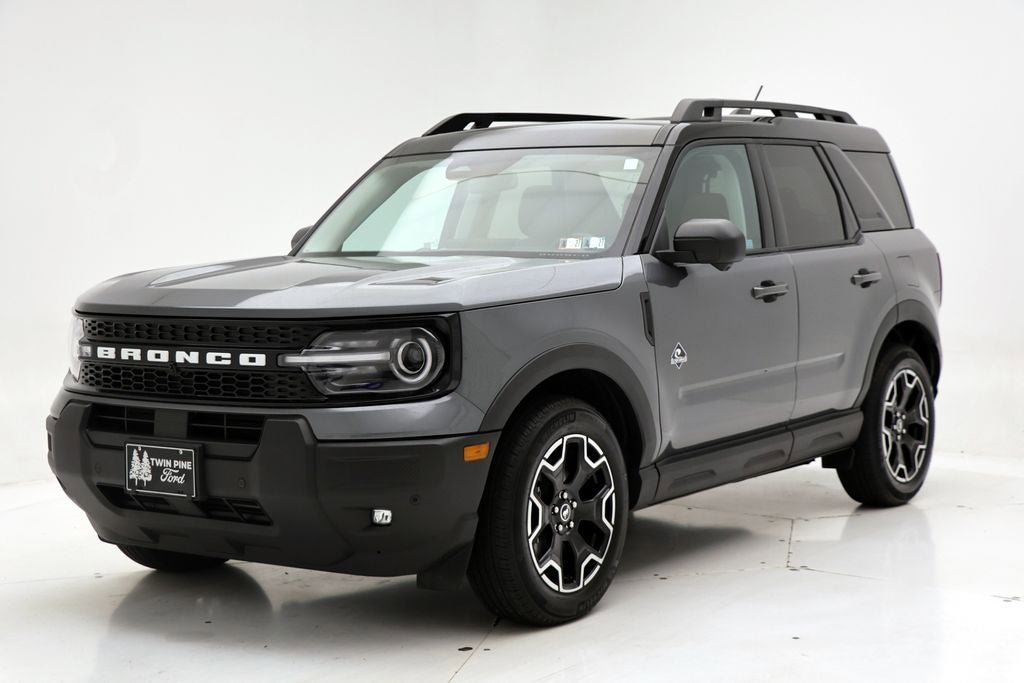 Used 2025 Ford Bronco Sport Outer Banks w/ Outer Banks Tech Package+ AWD/4WD image 2