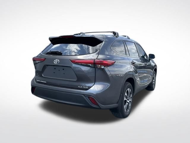 Used 2023 Toyota Highlander XLE AWD/4WD image 7