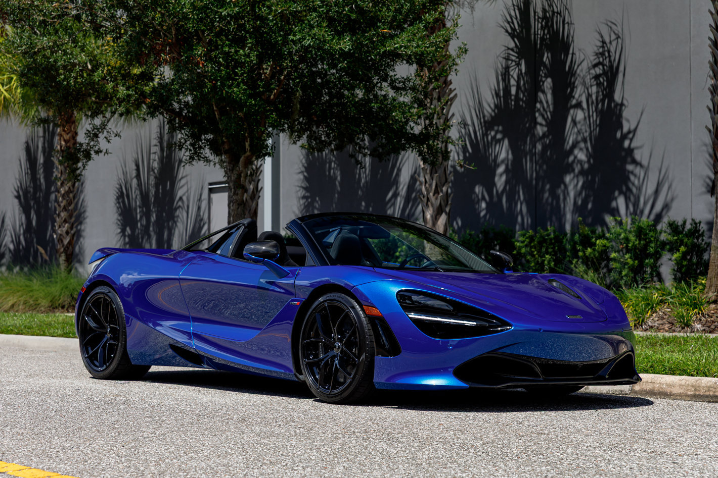 Used 2022 McLaren 720S Luxury RWD image 1