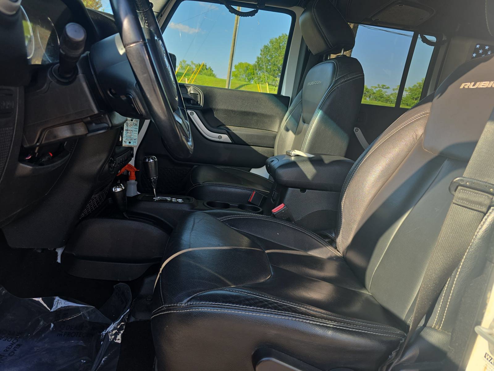 Used 2017 Jeep Wrangler Unlimited Rubicon w/ Connectivity Group AWD/4WD image 14