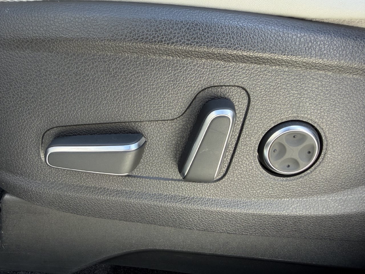 Used 2023 Hyundai Palisade SEL FWD image 25