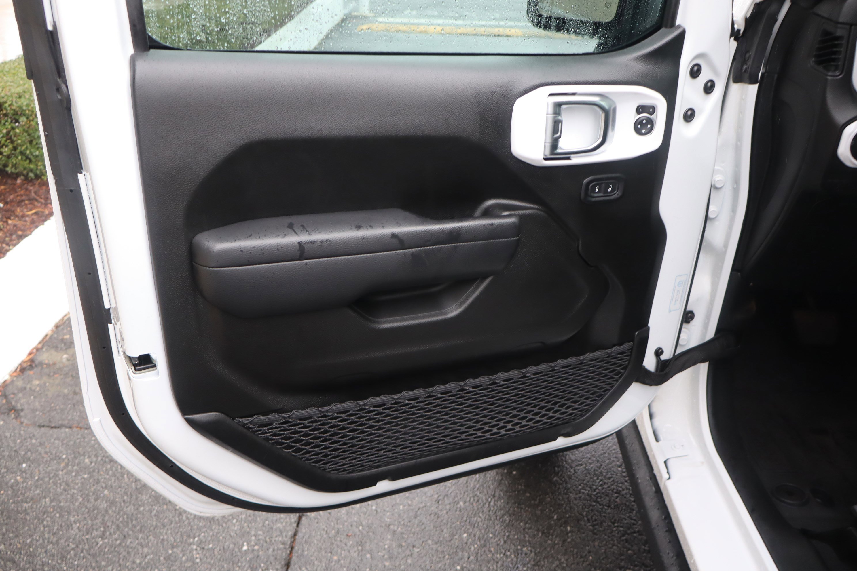 Used 2025 Jeep Gladiator Sport image 16