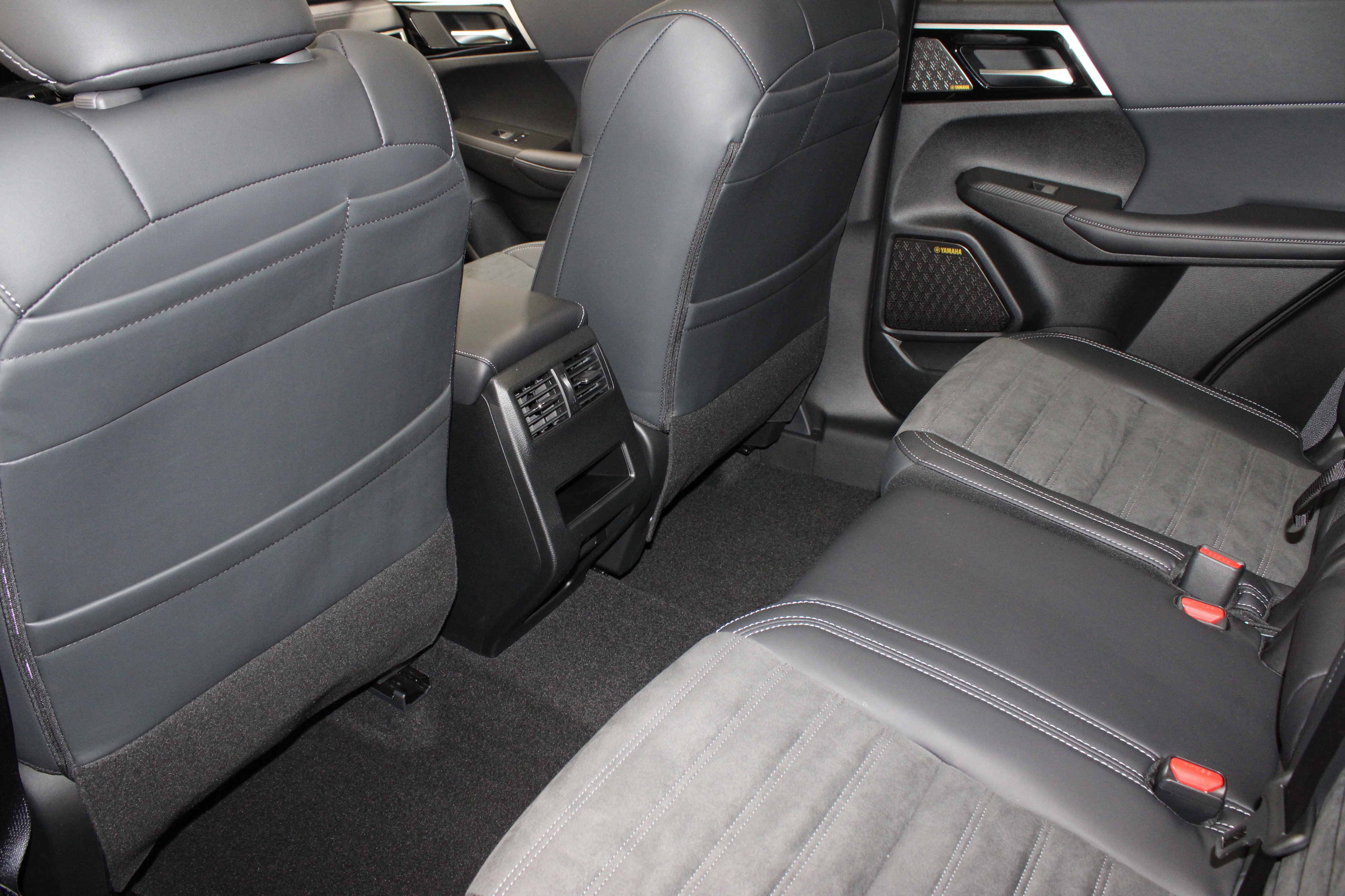 New 2025 Mitsubishi Outlander SE image 14