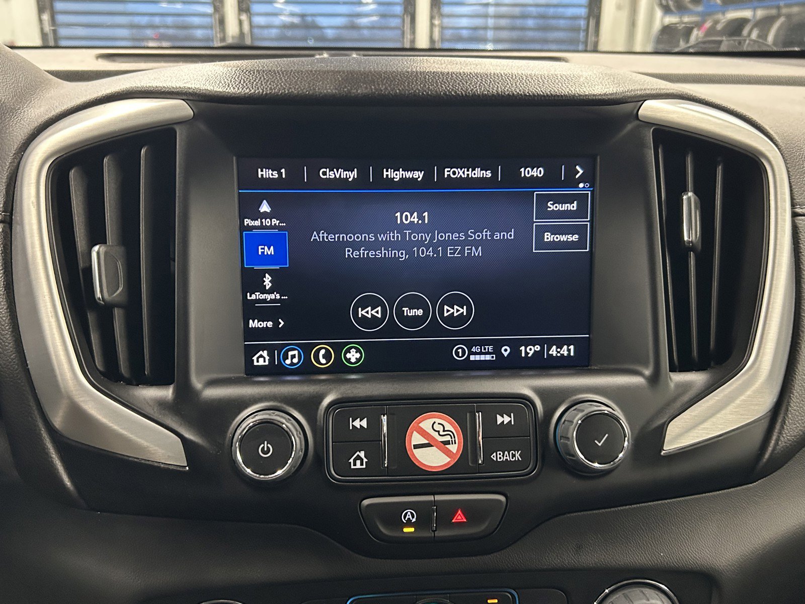 Used 2023 GMC Terrain SLT image 27