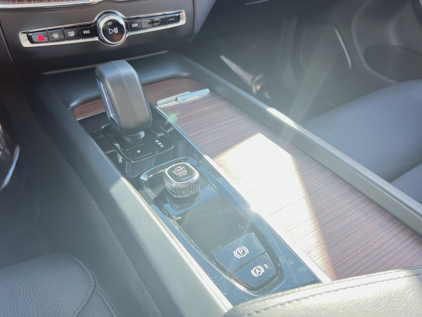 Used 2023 Volvo XC60 B5 Plus w/ Protection Package Premier image 22