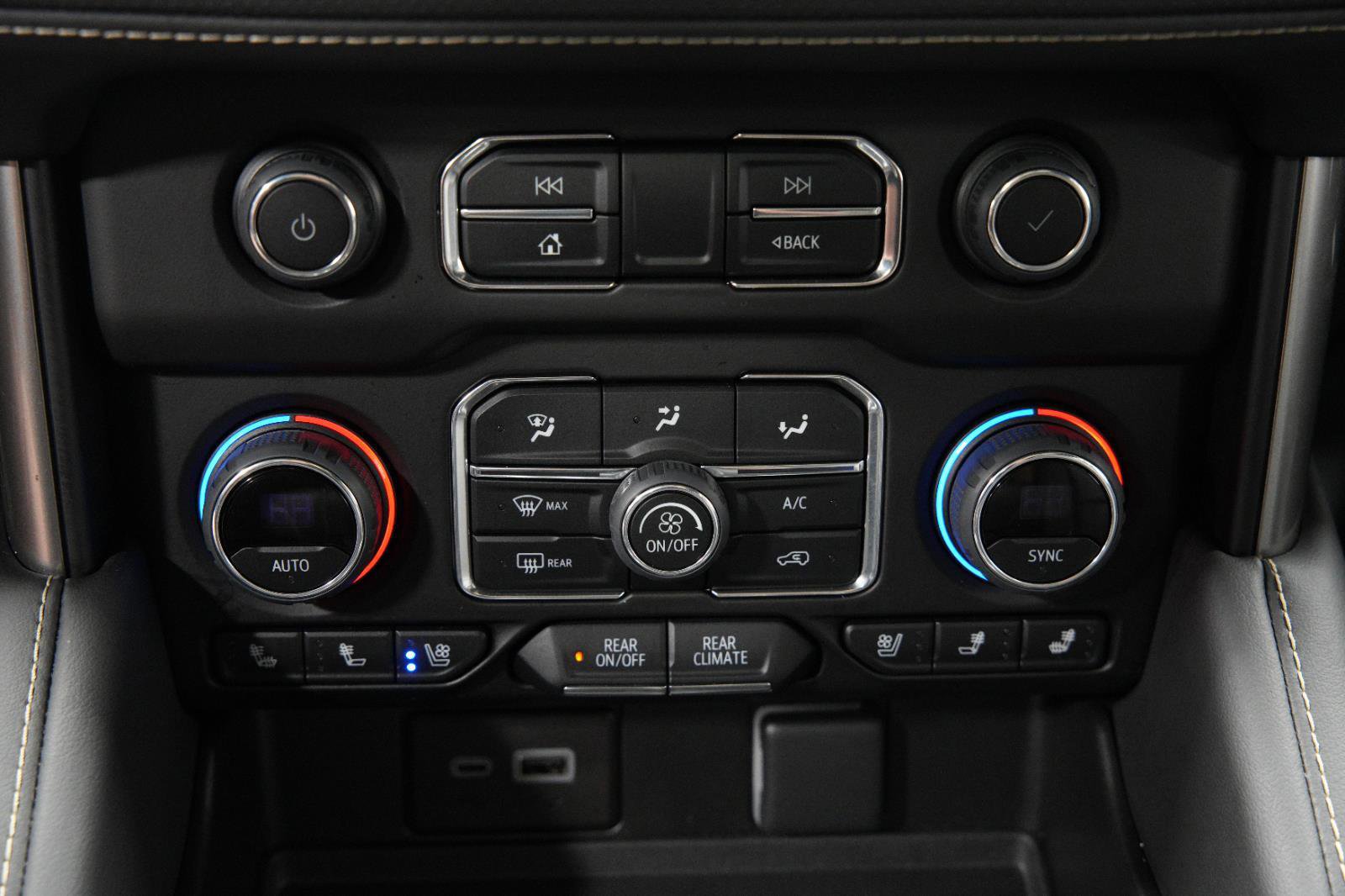 Used 2024 Chevrolet Suburban Premier w/ Premium Package image 40