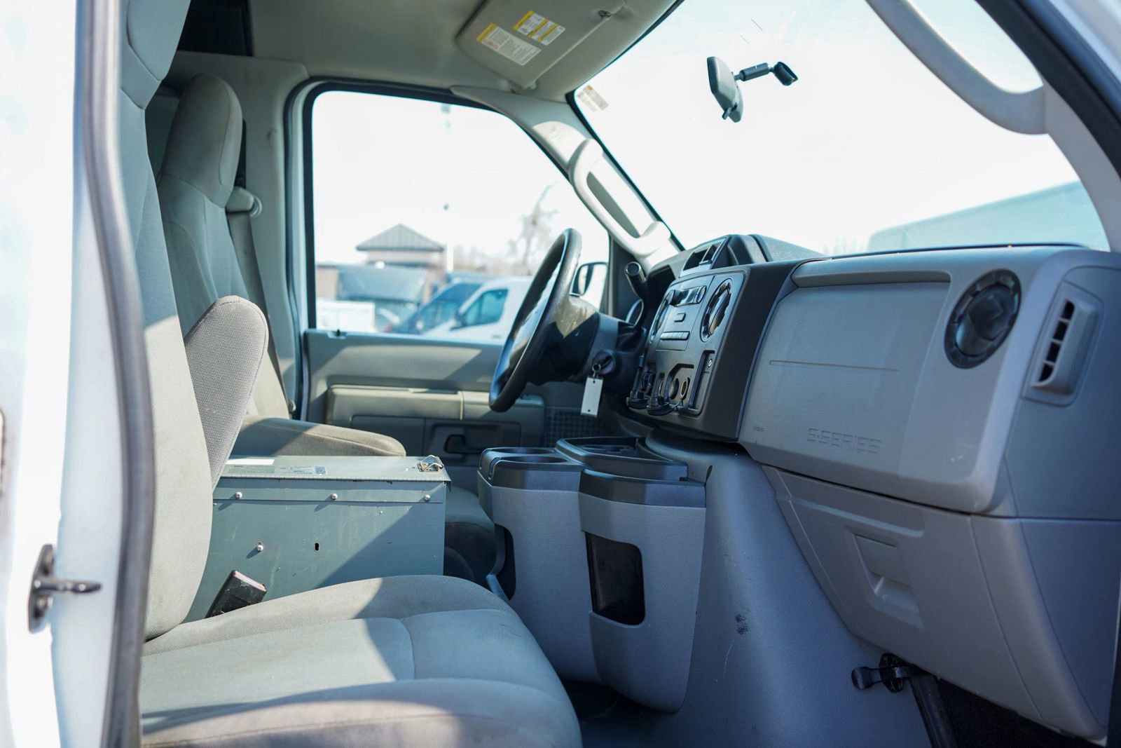 Used 2014 Ford E-250 and Econoline 250 w/ Power Group RWD image 2