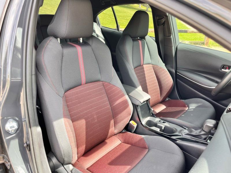 Used 2025 Toyota Corolla SE image 32