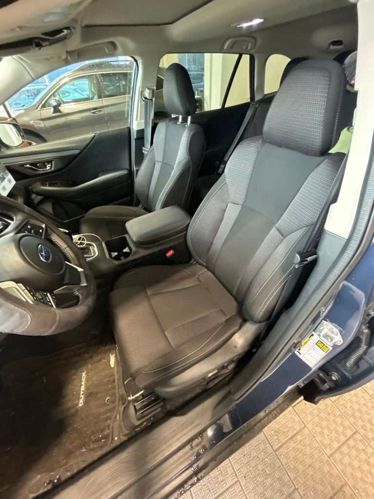 Used 2025 Subaru Outback Premium w/ Popular Package #1A AWD/4WD image 2