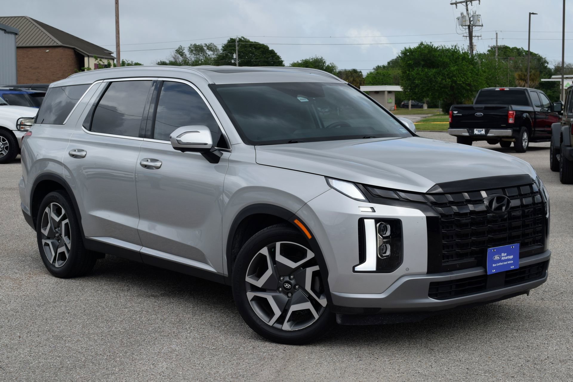 Used 2023 Hyundai Palisade Limited image 3