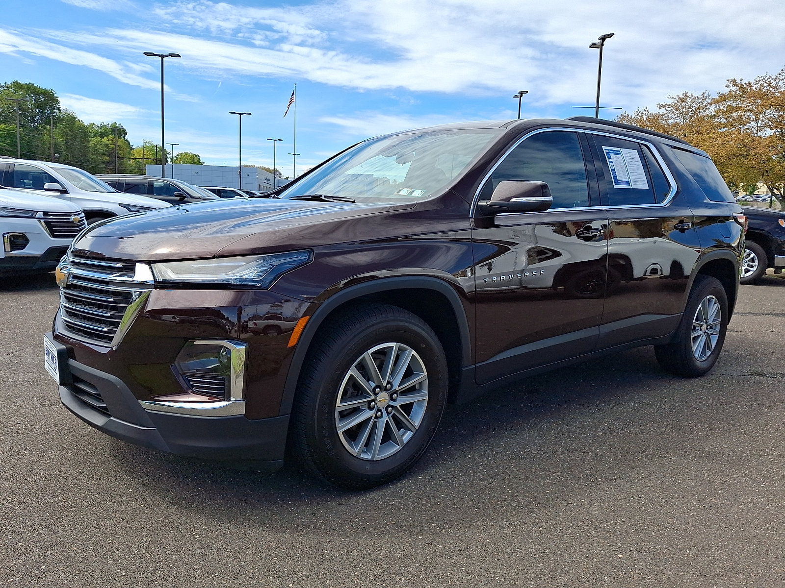 Used 2023 Chevrolet Traverse LT AWD/4WD image 3