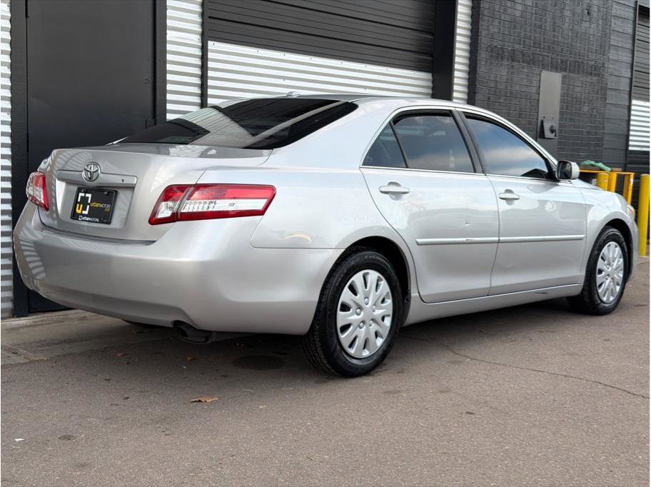 Used 2010 Toyota Camry LE FWD image 3