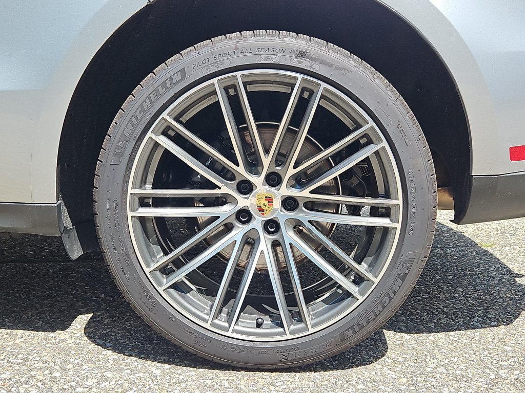 Certified 2026 Porsche Macan AWD/4WD image 11
