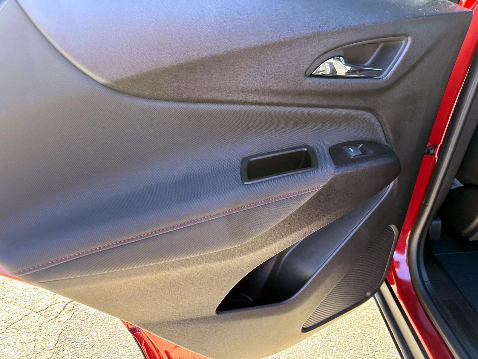 Certified 2022 Chevrolet Equinox RS w/ Infotainment Package image 13