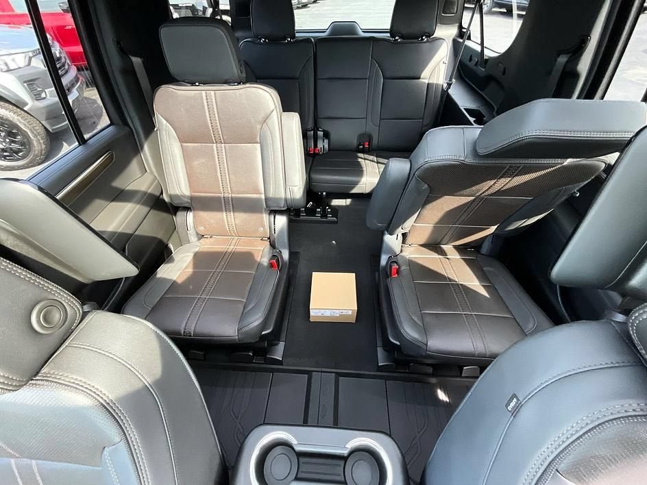 New 2026 Chevrolet Suburban High Country AWD/4WD image 36