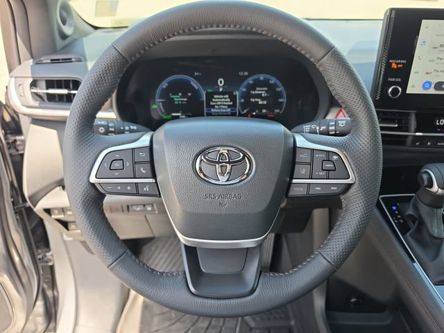 Used 2026 Toyota Sienna Limited FWD image 24