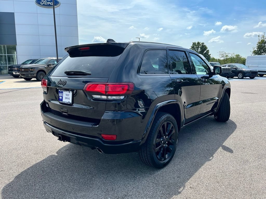 Used 2022 Jeep Grand Cherokee Laredo X AWD/4WD image 5