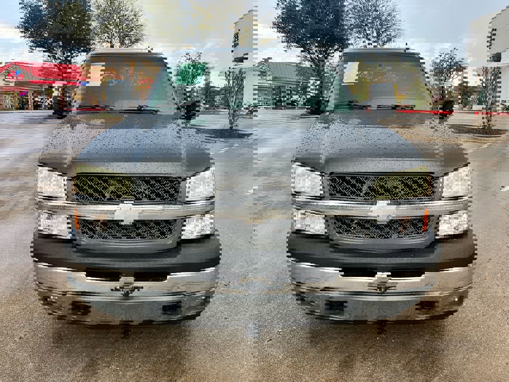 Used 2005 Chevrolet Avalanche Z66 w/ Preferred Equipment Group image 2