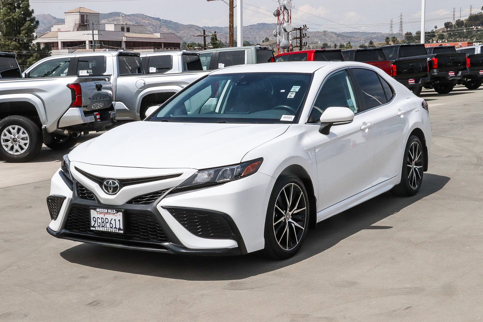 Certified 2023 Toyota Camry SE w/ Convenience Package image 3