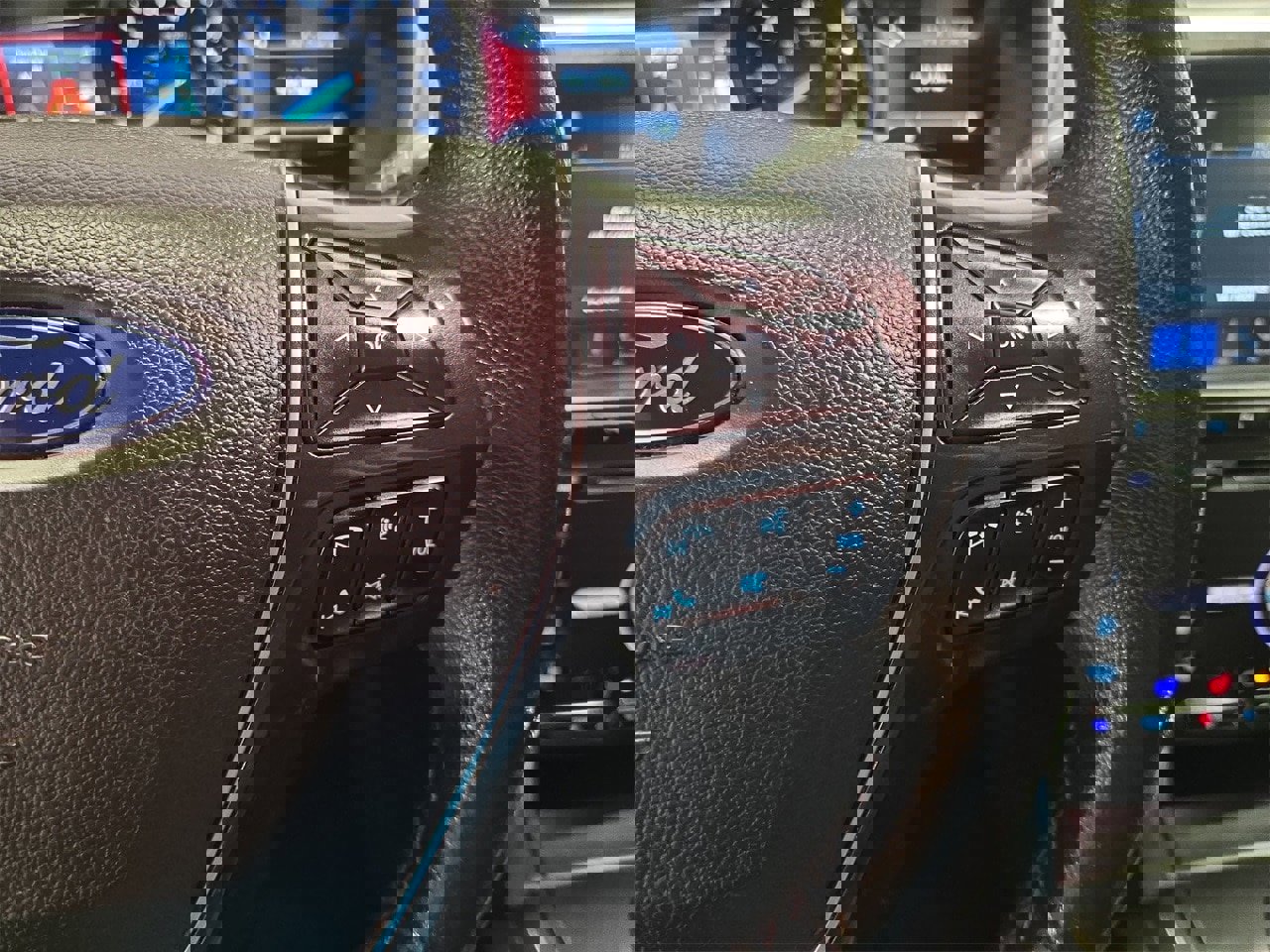 Used 2018 Ford Explorer Limited image 18