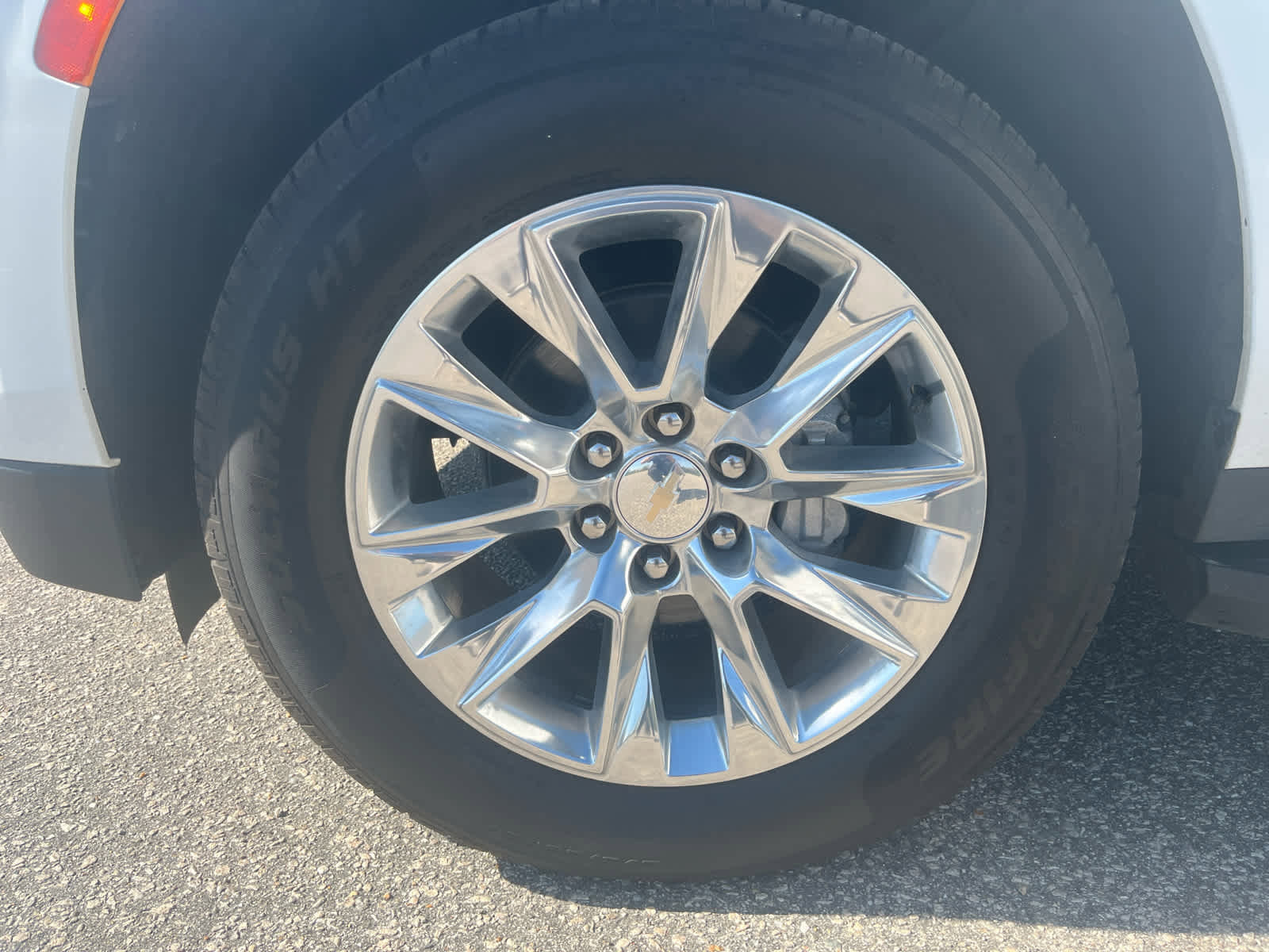 Used 2023 Chevrolet Suburban Premier image 31