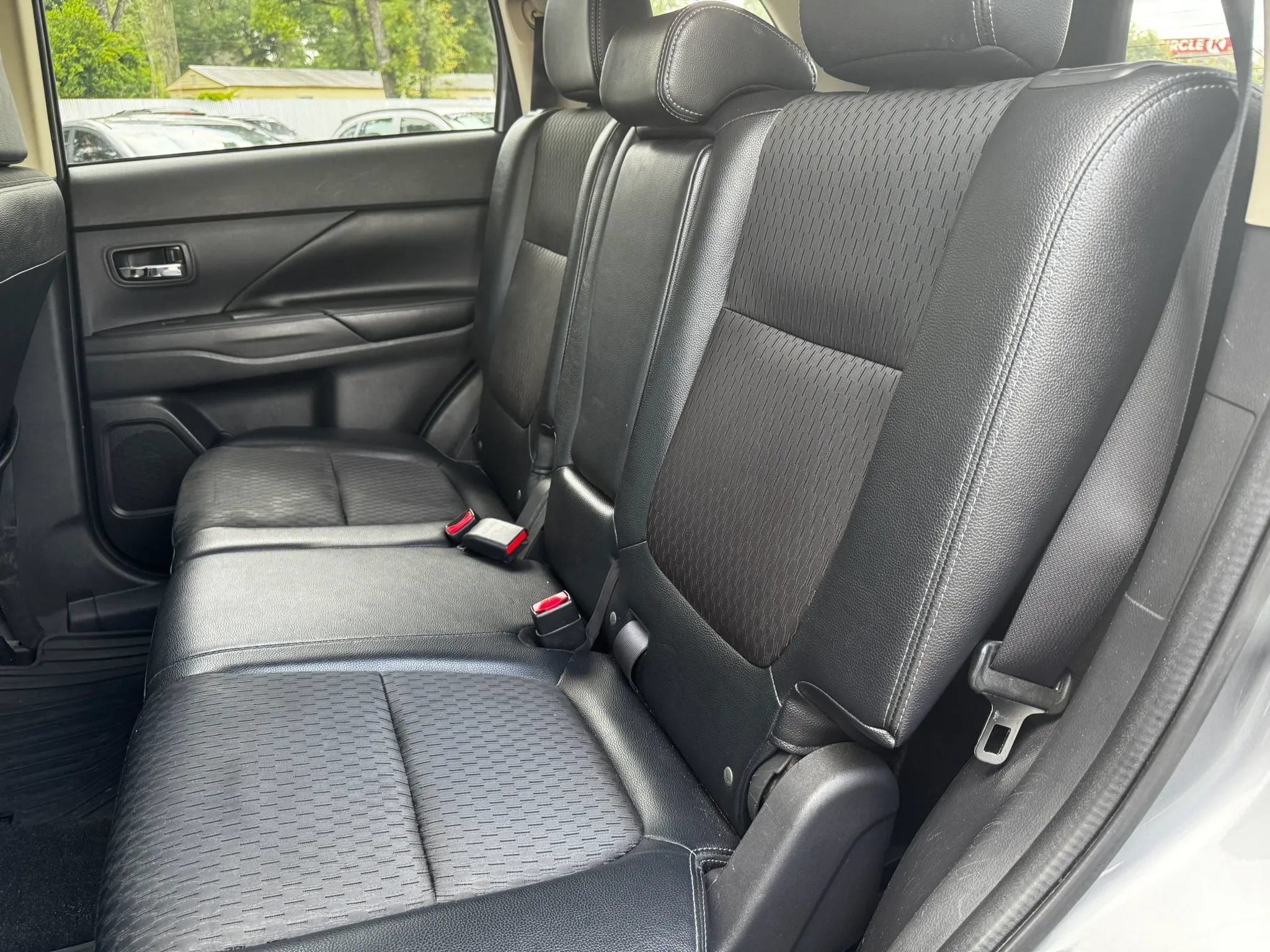Used 2015 Mitsubishi Outlander SE FWD image 12