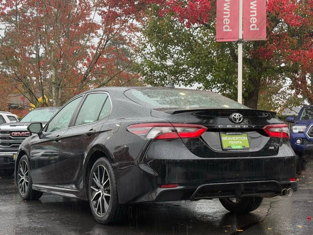 Used 2024 Toyota Camry SE image 3