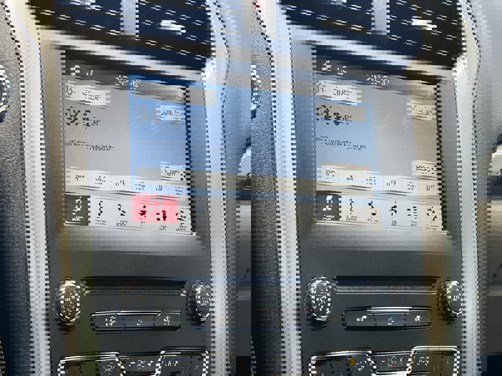 Used 2017 Ford Fusion SE w/ Fusion SE Technology Package FWD image 18