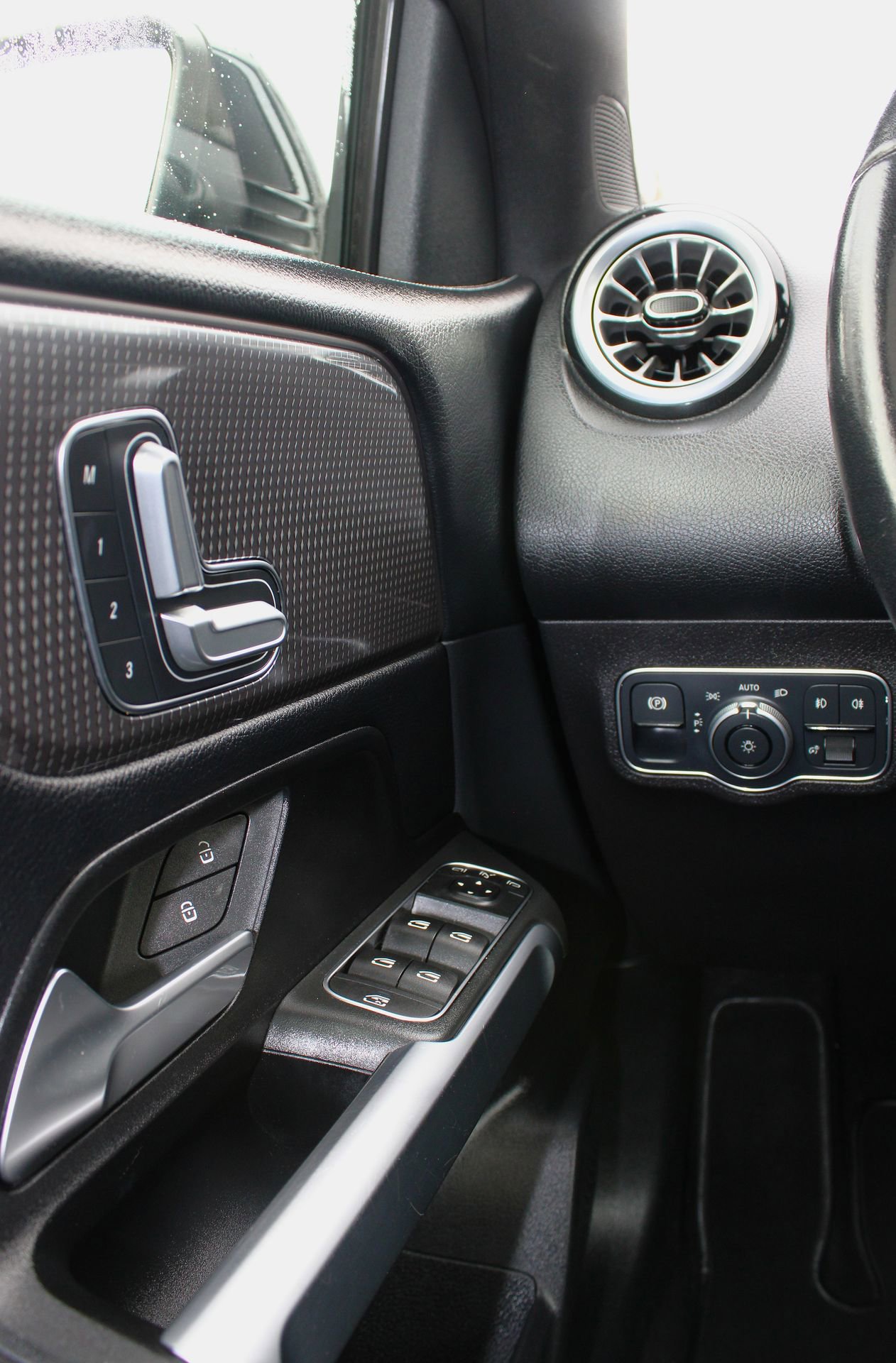 Used 2023 Mercedes-Benz GLB 250 image 16