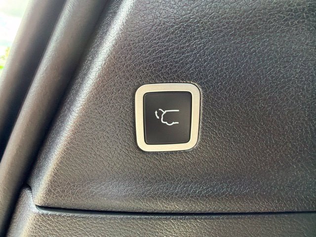 Certified 2025 Chrysler Pacifica Limited AWD/4WD image 13