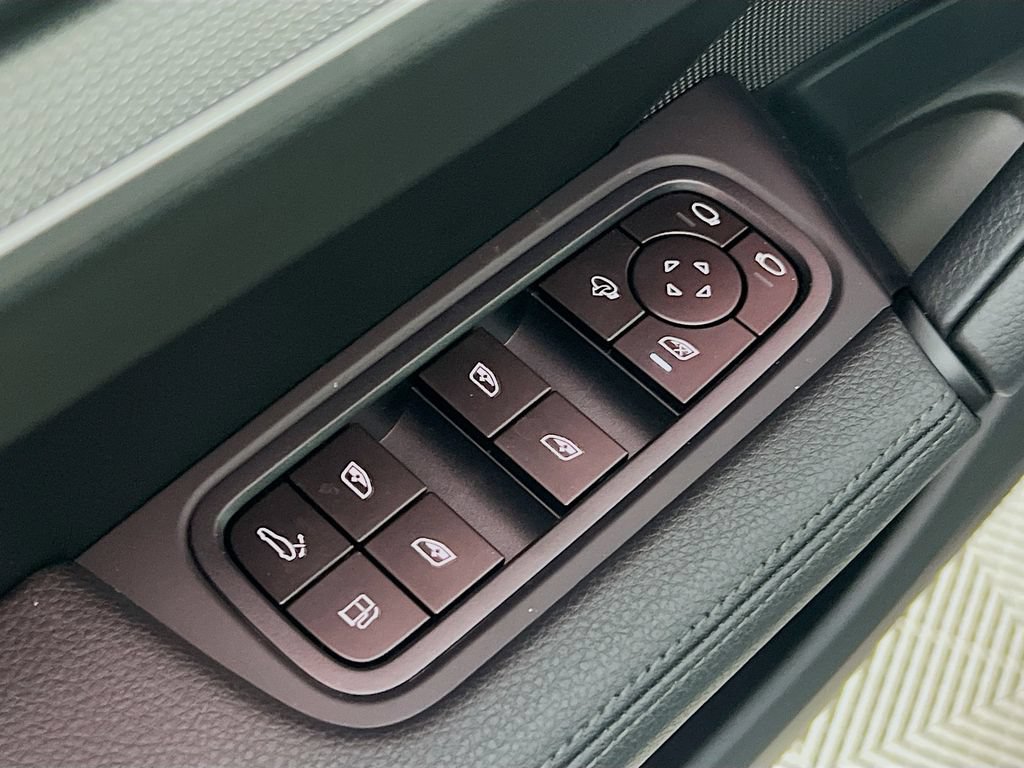 New 2026 Porsche Cayenne E-Hybrid Coupe AWD/4WD image 20