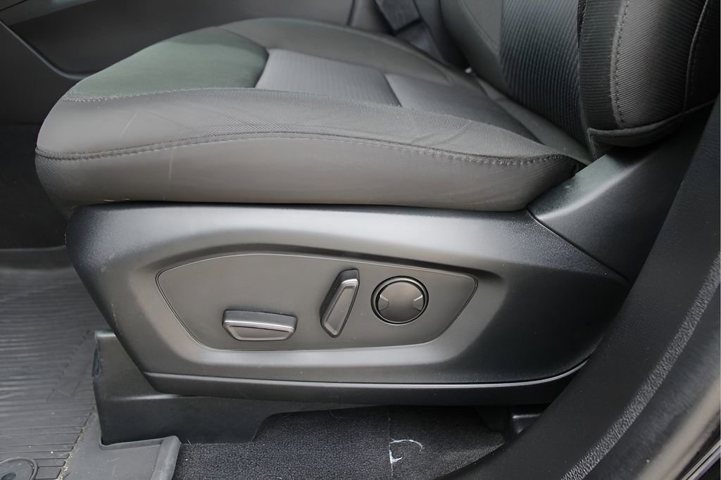 Used 2023 Ford Explorer XLT image 21