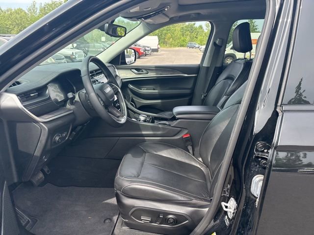 Used 2022 Jeep Grand Cherokee L Limited w/ Black Appearance Package AWD/4WD image 34