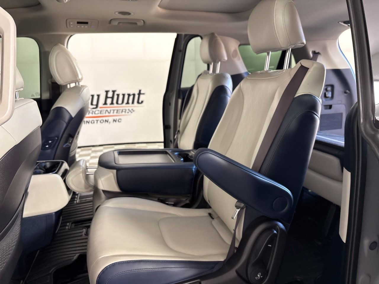 Used 2025 Kia Carnival SX FWD image 23