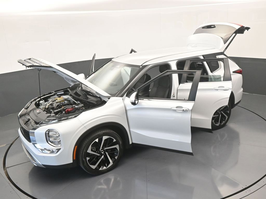 Used 2023 Mitsubishi Outlander SE image 72