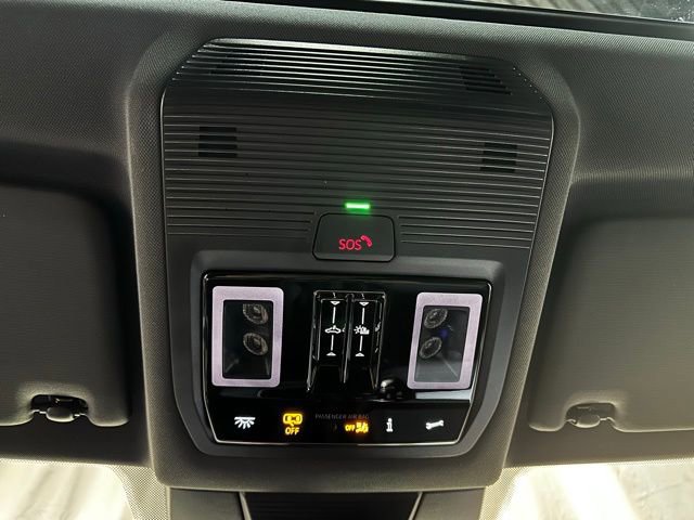 Certified 2025 Volkswagen Tiguan SE R-Line image 24